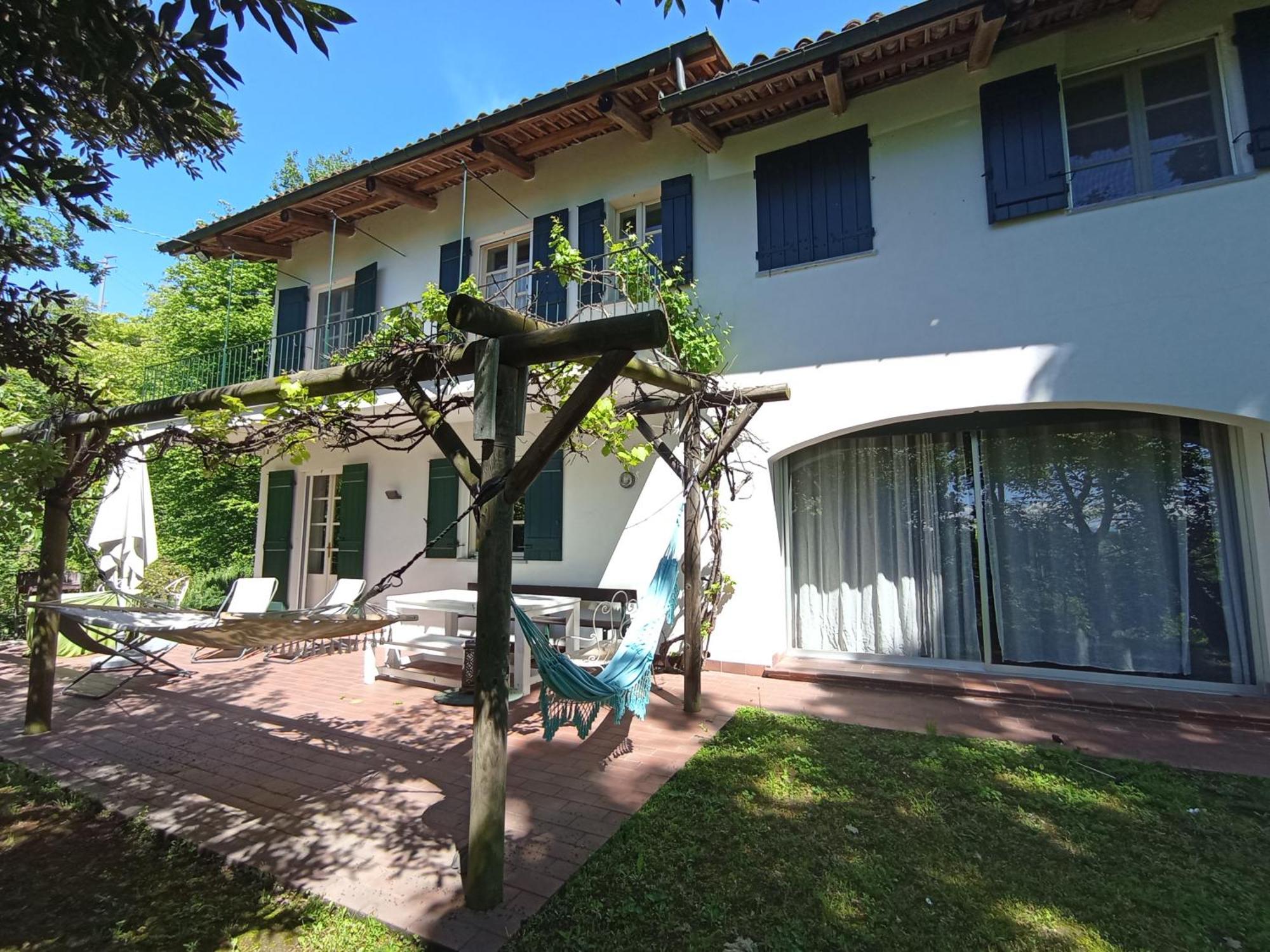America Nei Boschi B&B Bra Exterior photo