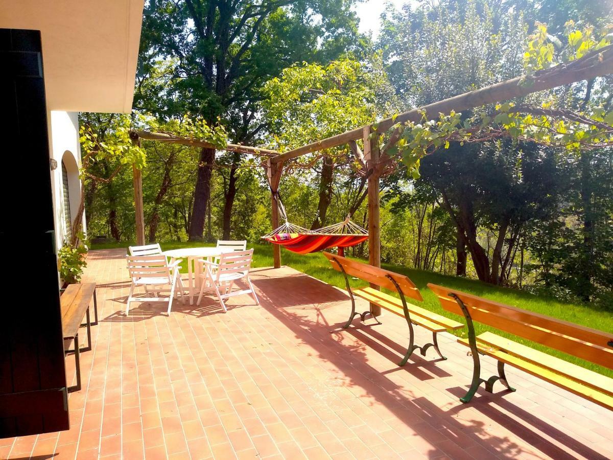 America Nei Boschi B&B Bra Exterior photo